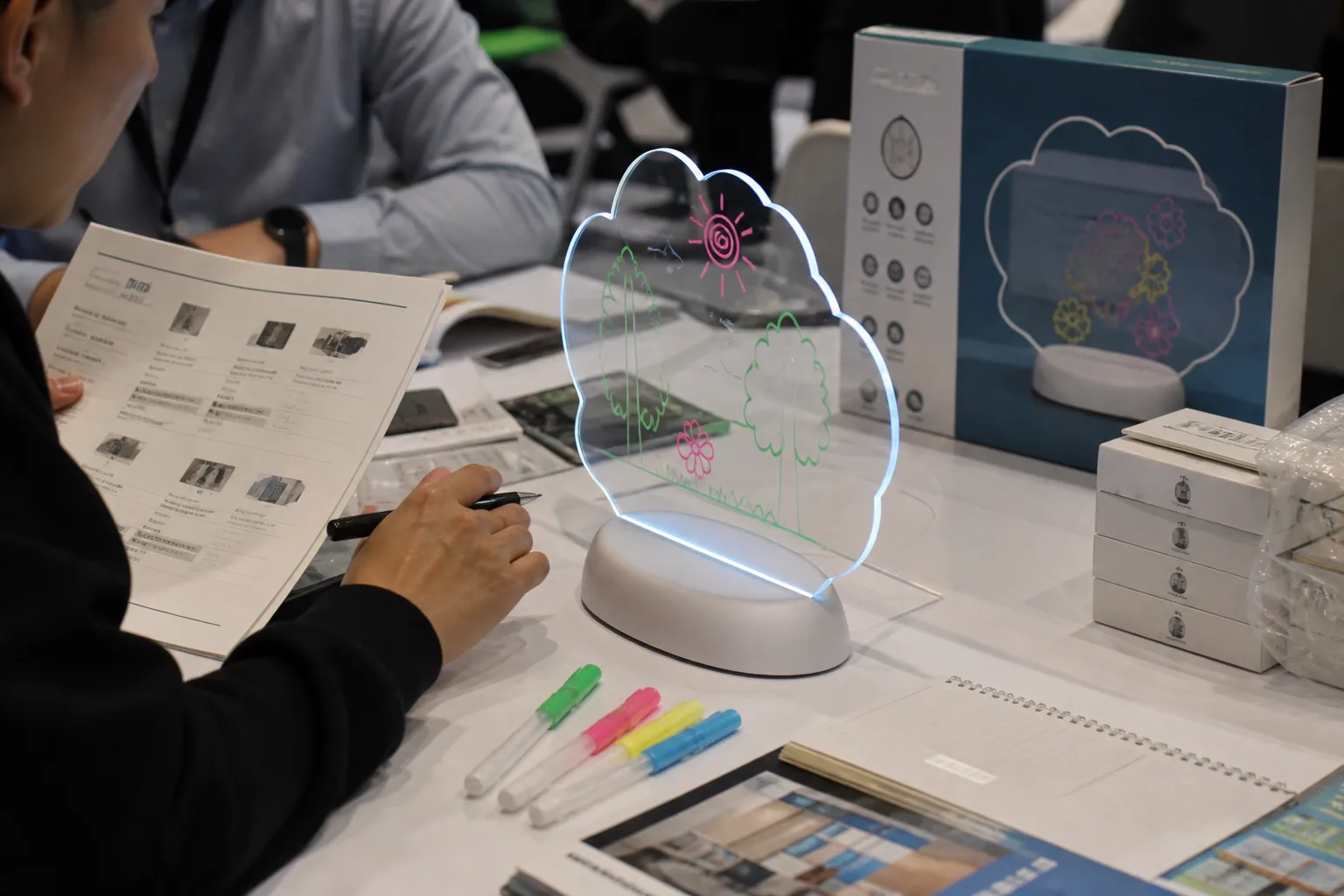 LED drawing board multi-market language packaging LED fluorescent drawing board buyer review